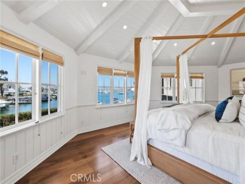 21  Bay Island  , Newport Beach, CA