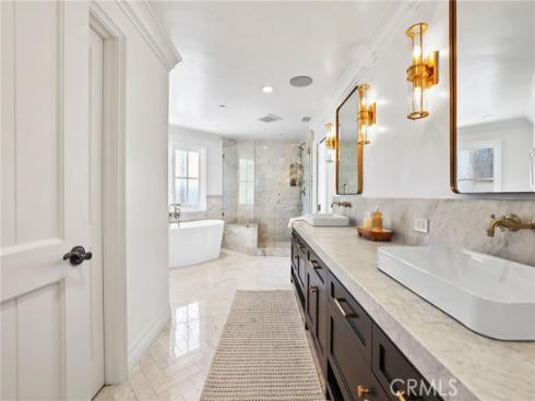 21  Bay Island  , Newport Beach, CA