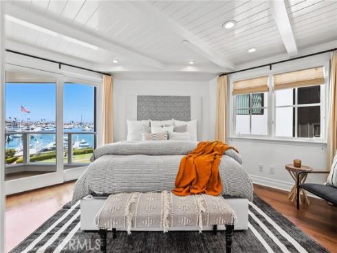 21  Bay Island  , Newport Beach, CA