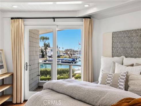 21  Bay Island  , Newport Beach, CA