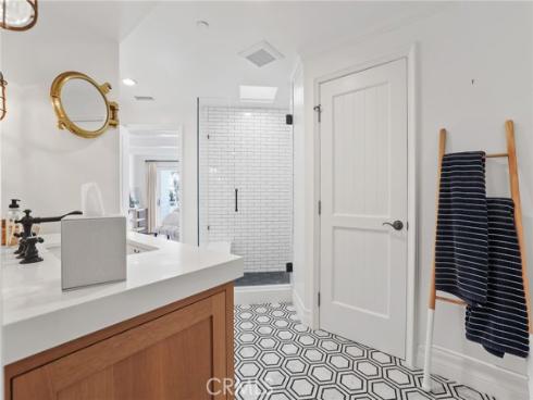 21  Bay Island  , Newport Beach, CA