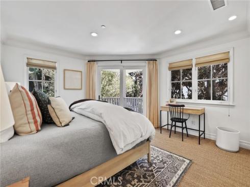 21  Bay Island  , Newport Beach, CA