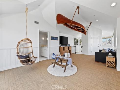 21  Bay Island  , Newport Beach, CA