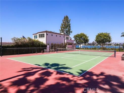 21  Bay Island  , Newport Beach, CA