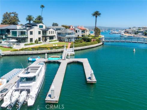 21  Bay Island  , Newport Beach, CA