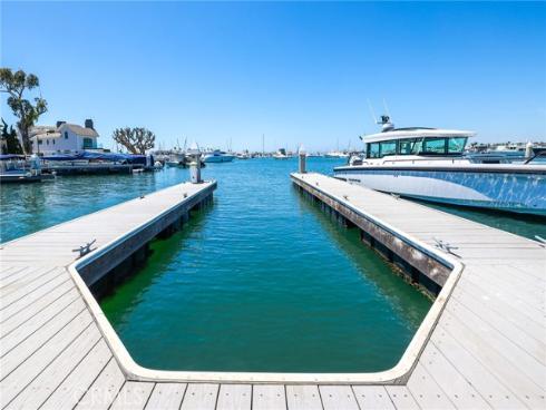 21  Bay Island  , Newport Beach, CA
