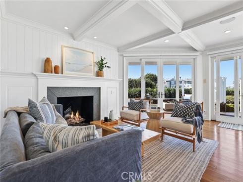 21  Bay Island  , Newport Beach, CA