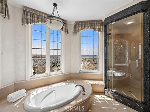 108 Kings Place , Newport Beach, CA