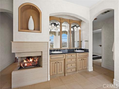108 Kings Place , Newport Beach, CA
