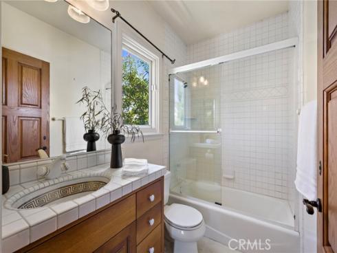 108 Kings Place , Newport Beach, CA