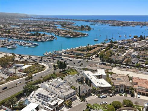 108  Kings Place  , Newport Beach, CA
