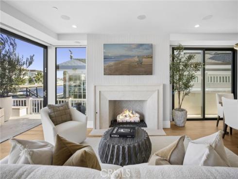 113 Grand Canal , Newport Beach, CA