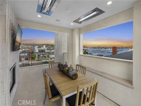 113 Grand Canal , Newport Beach, CA