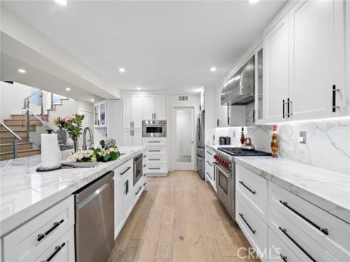 526 Vista Grande , Newport Beach, CA