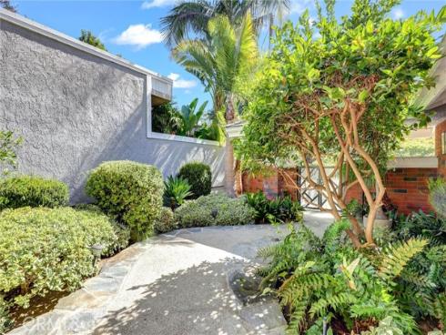 1 Saint Tropez , Newport Beach, CA