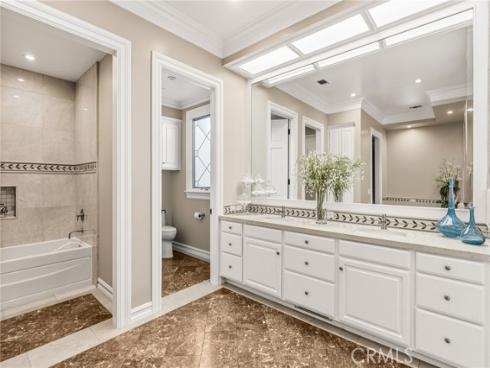 3 Barrenger Court , Newport Beach, CA