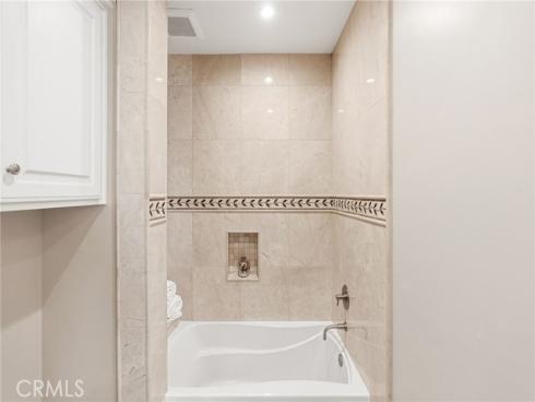 3 Barrenger Court , Newport Beach, CA
