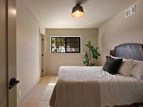 1812 Highland Dr , Newport Beach, CA