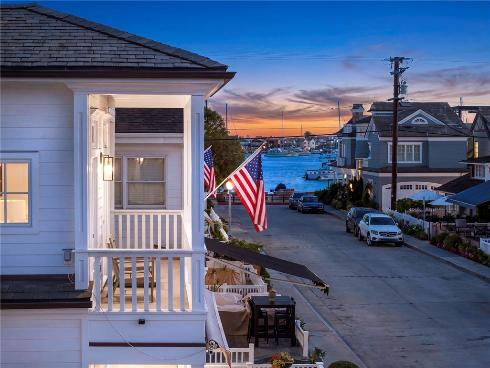 118  Sapphire  , Newport Beach, CA