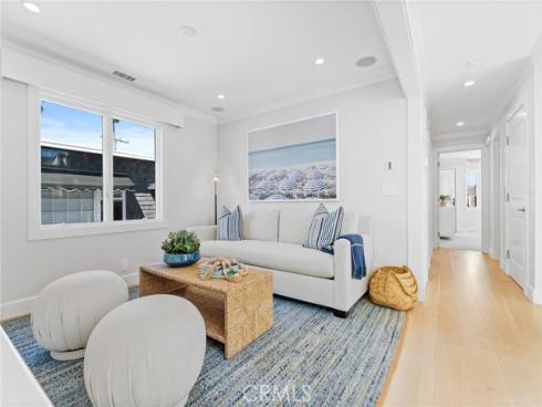 118  Sapphire  , Newport Beach, CA