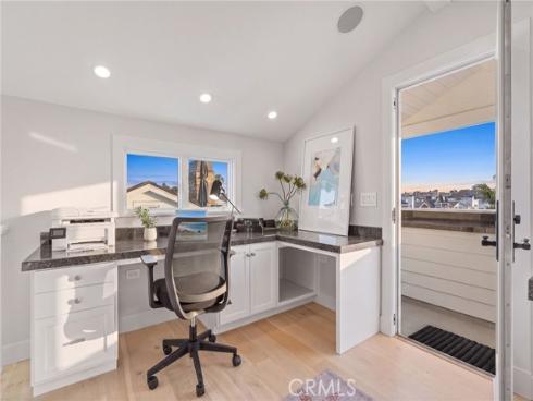 118  Sapphire  , Newport Beach, CA