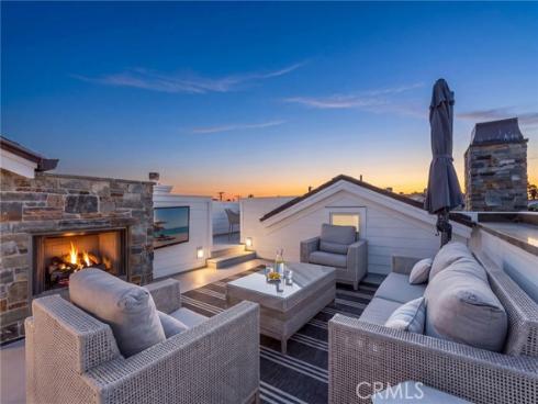 118  Sapphire  , Newport Beach, CA