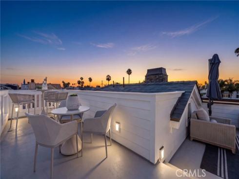 118  Sapphire  , Newport Beach, CA