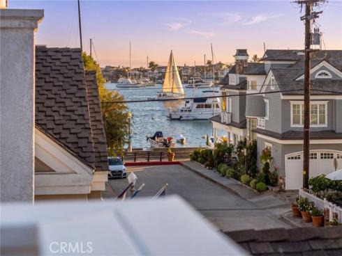 118  Sapphire  , Newport Beach, CA