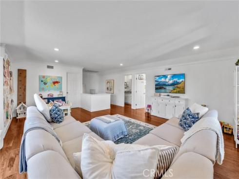 1915  Leeward  , Newport Beach, CA