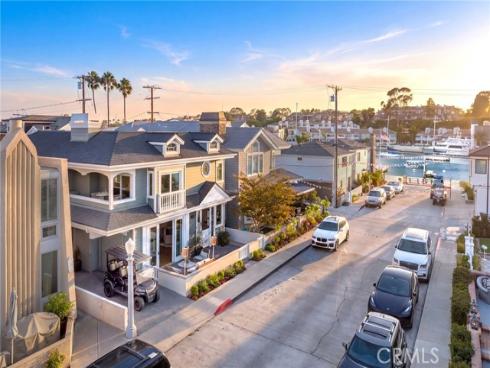 327 Amethyst , Newport Beach, CA