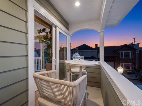 327 Amethyst , Newport Beach, CA