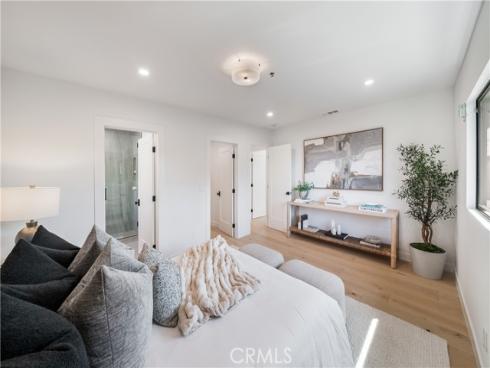 2436 Holiday , Newport Beach, CA
