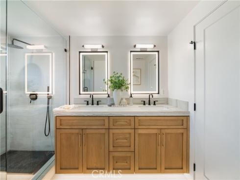 2436 Holiday , Newport Beach, CA