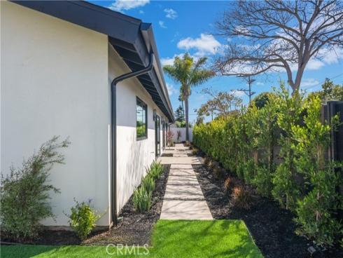 2436 Holiday , Newport Beach, CA
