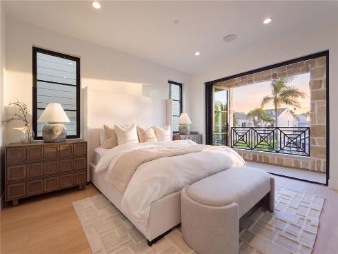 117 E Bay , Newport Beach, CA