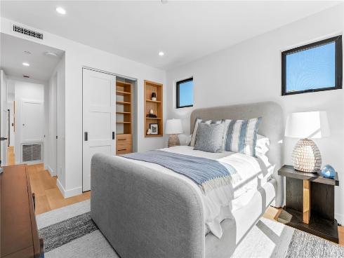 117 E Bay , Newport Beach, CA