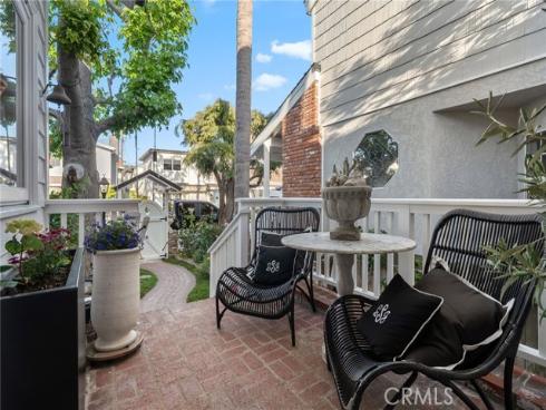 209 Diamond Avenue, Newport Beach, CA