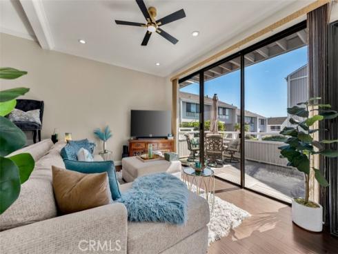 207  Columbia  , Newport Beach, CA