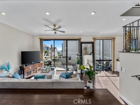 207  Columbia  , Newport Beach, CA