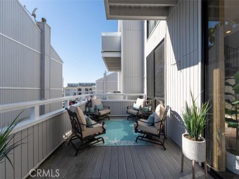 207  Columbia  , Newport Beach, CA
