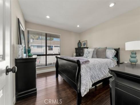 207  Columbia  , Newport Beach, CA