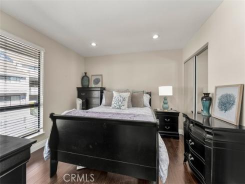 207  Columbia  , Newport Beach, CA