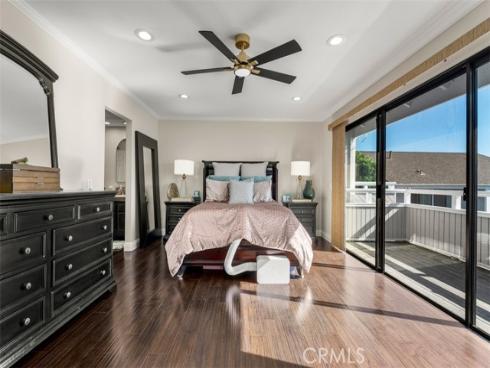 207  Columbia  , Newport Beach, CA