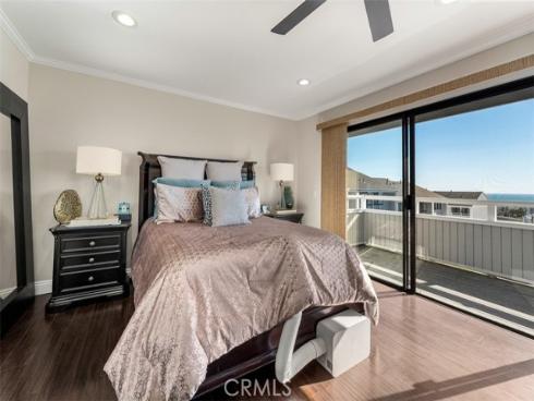 207  Columbia  , Newport Beach, CA