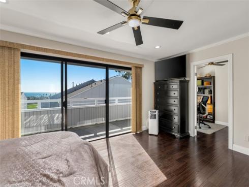 207  Columbia  , Newport Beach, CA