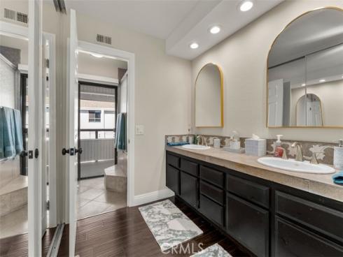 207  Columbia  , Newport Beach, CA
