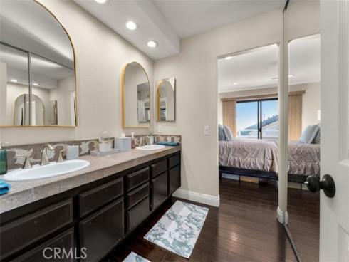 207  Columbia  , Newport Beach, CA