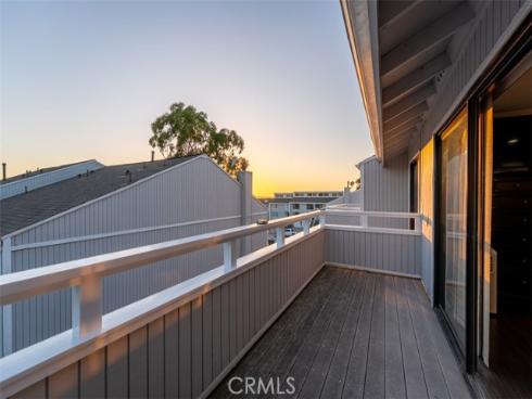 207  Columbia  , Newport Beach, CA