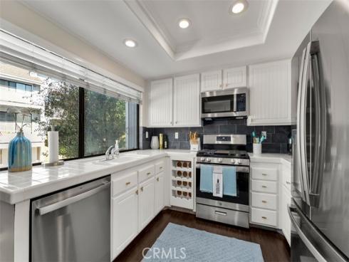 207  Columbia  , Newport Beach, CA