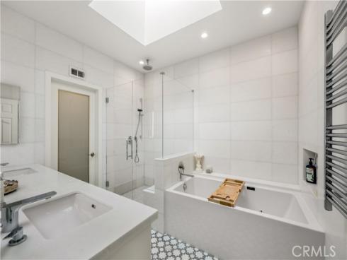 2 Maritime Drive, Newport Beach, CA